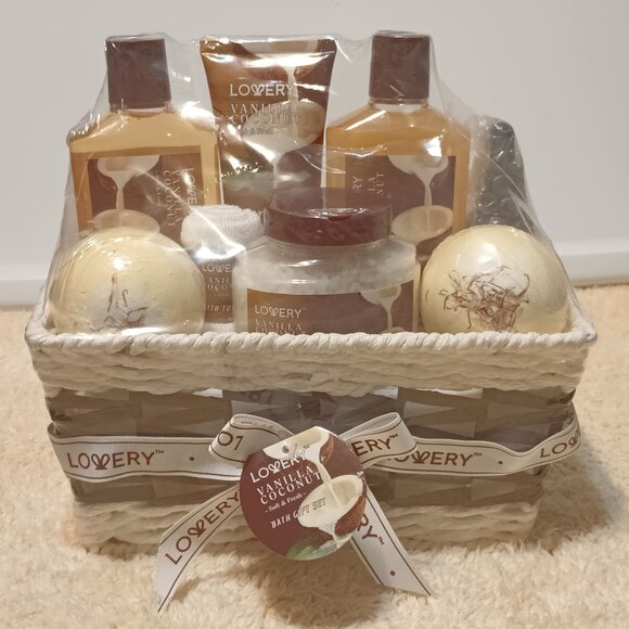 NWT ~ Lovery's 9 Piece Vanilla & Coconut Spa Gift Basket - Picture 6 of 12